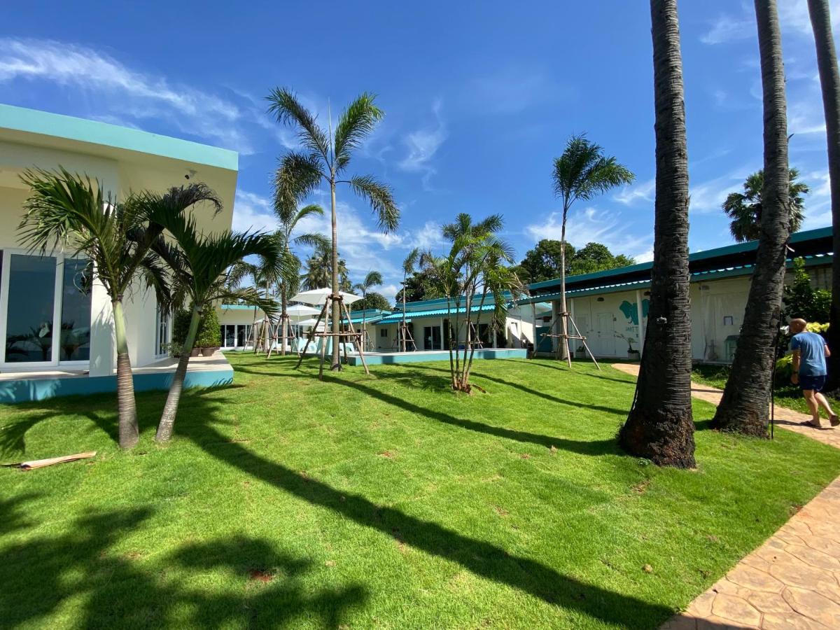 Le Petit Saint Tropez Hotell Khanom Exteriör bild
