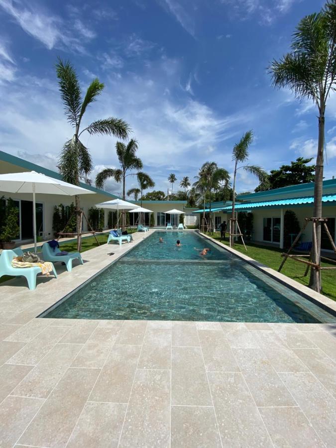 Le Petit Saint Tropez Hotell Khanom Exteriör bild