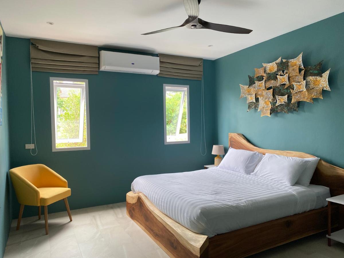 Le Petit Saint Tropez Hotell Khanom Exteriör bild