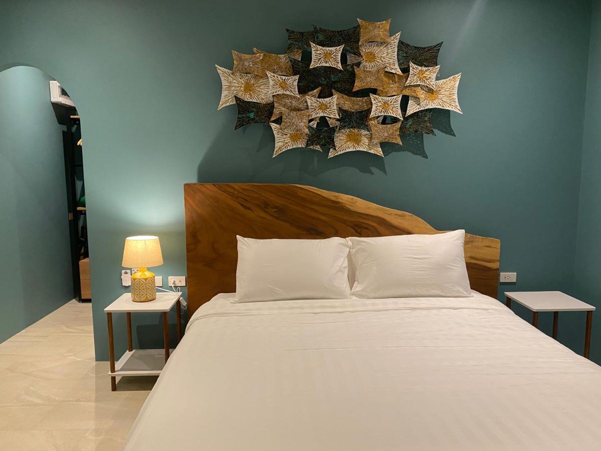 Le Petit Saint Tropez Hotell Khanom Exteriör bild