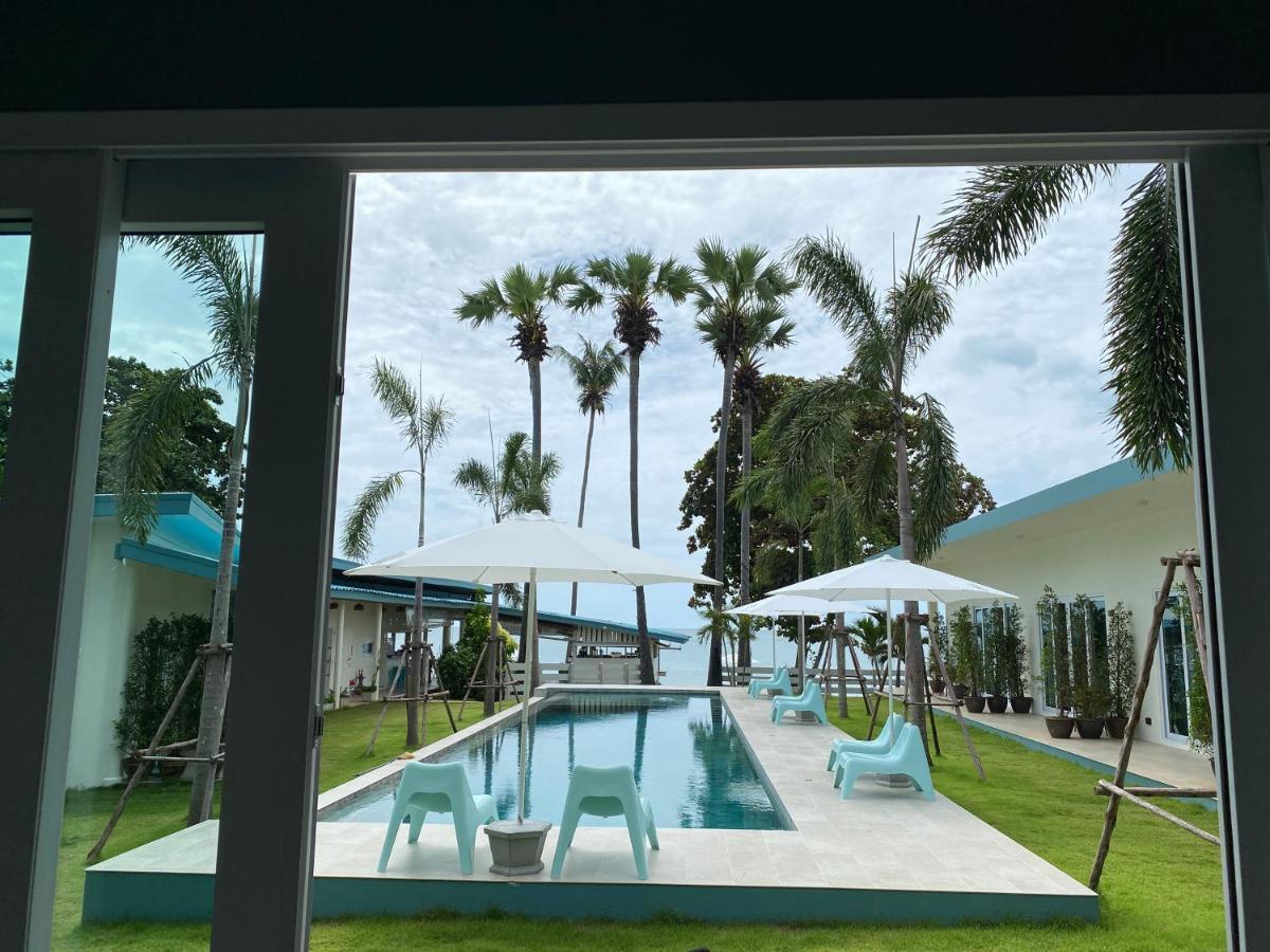 Le Petit Saint Tropez Hotell Khanom Exteriör bild