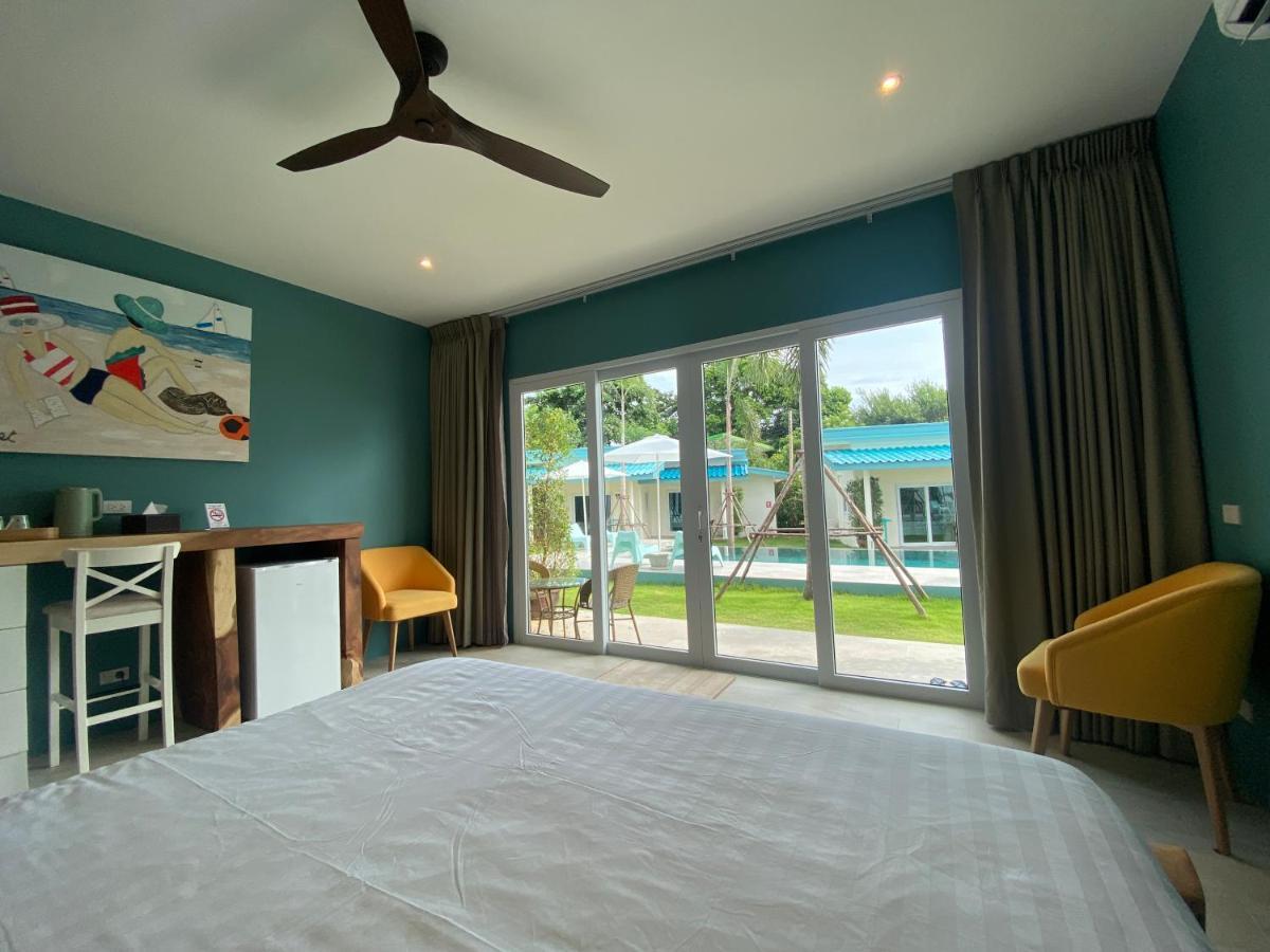 Le Petit Saint Tropez Hotell Khanom Exteriör bild