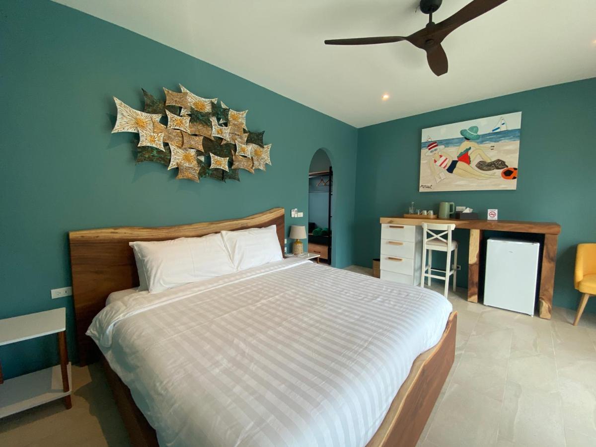 Le Petit Saint Tropez Hotell Khanom Exteriör bild