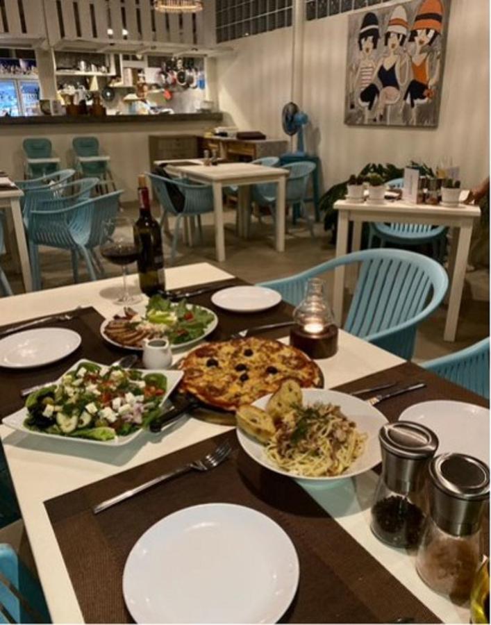 Le Petit Saint Tropez Hotell Khanom Exteriör bild