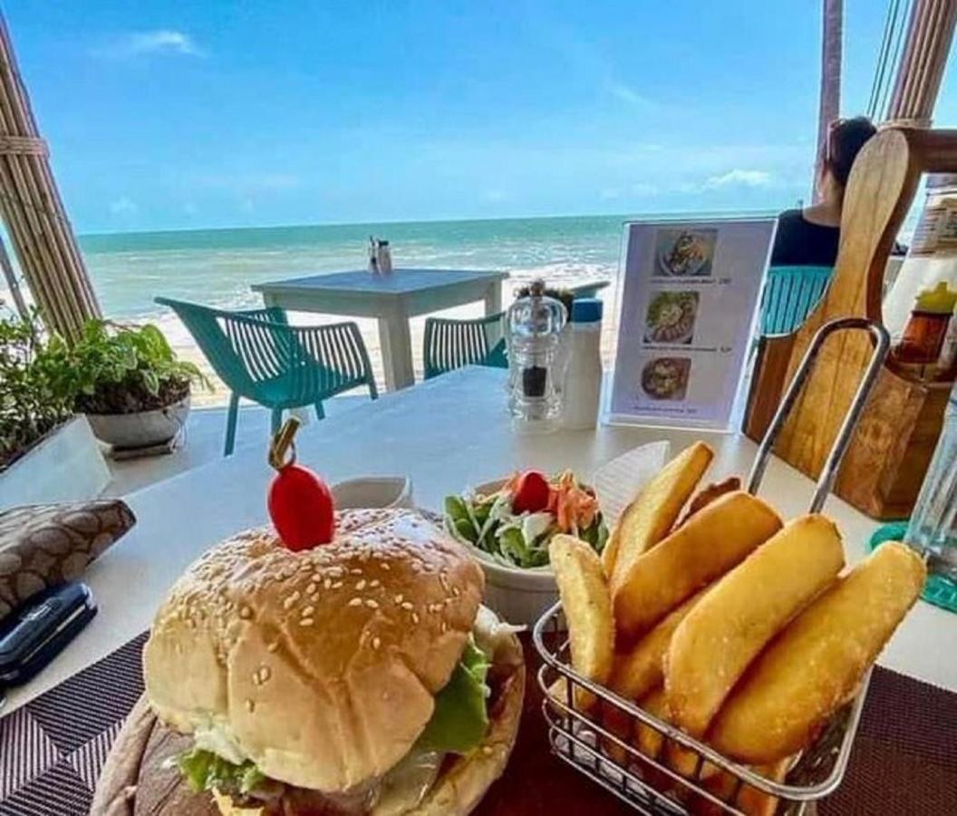 Le Petit Saint Tropez Hotell Khanom Exteriör bild